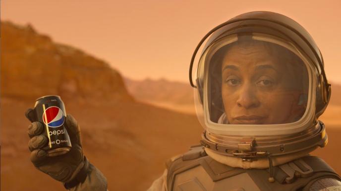 cg animation of an astronaut on mars holding up a pepsi cola can