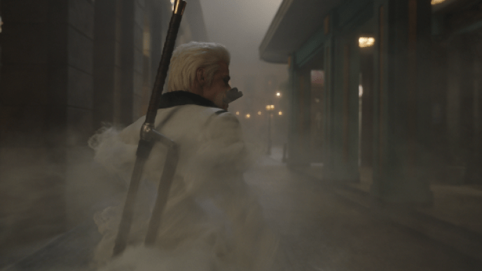 Smoker from ONE PIECE in a white coat walks through a foggy street at night, carrying a large weapon on their back.